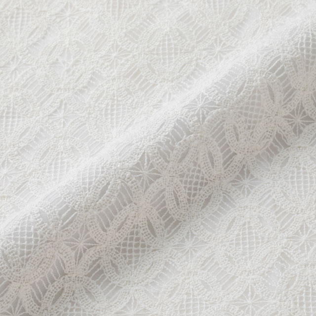 刺繍のブラウス