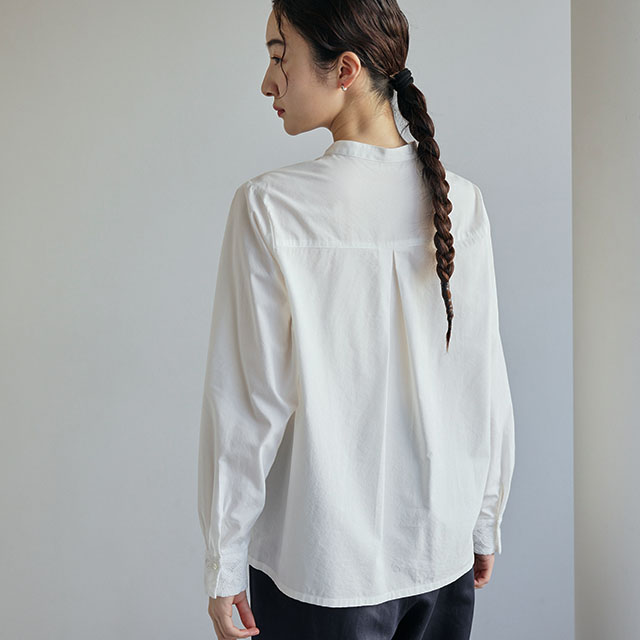 刺繍のブラウス