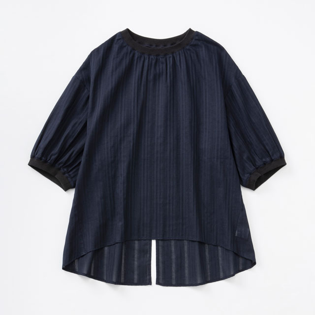 からみ織のプルオーバー