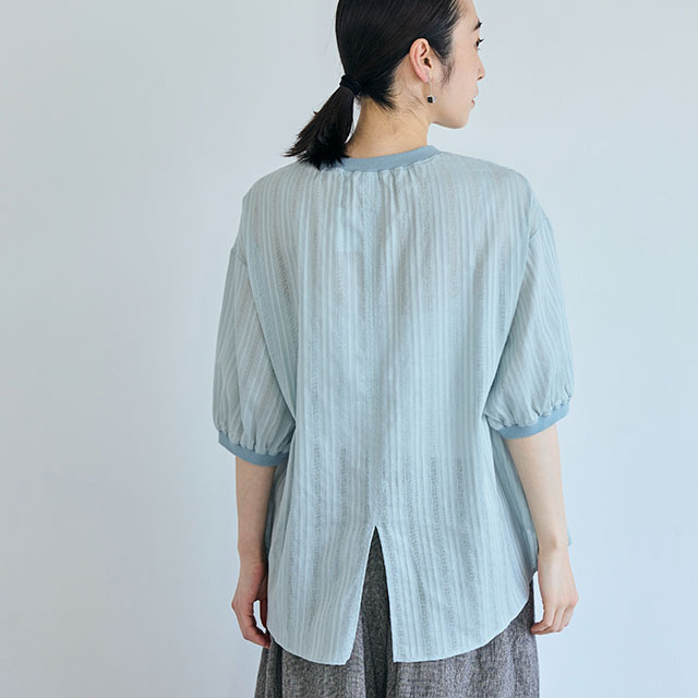 からみ織のプルオーバー