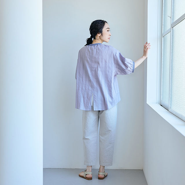 からみ織のプルオーバー