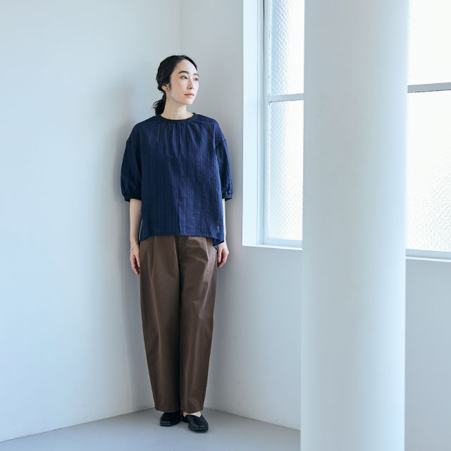 からみ織のプルオーバー