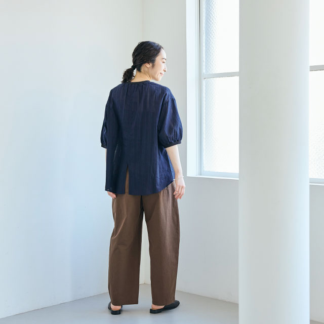 からみ織のプルオーバー