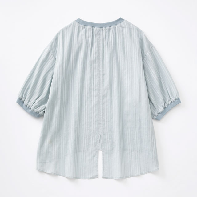 からみ織のプルオーバー