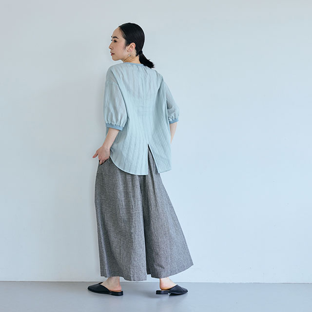 からみ織のプルオーバー