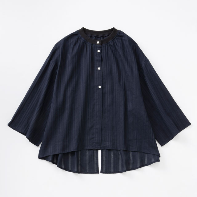 からみ織の羽織りブラウス