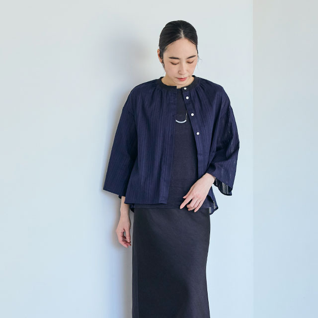 からみ織の羽織りブラウス