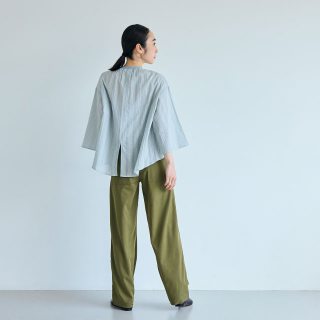 からみ織の羽織りブラウス