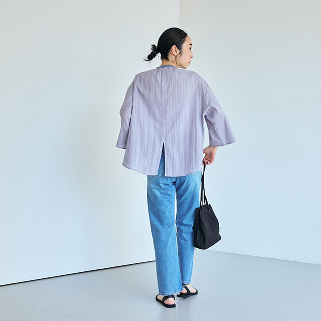 からみ織の羽織りブラウス