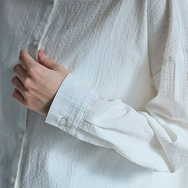 ドットドビーのブラウス