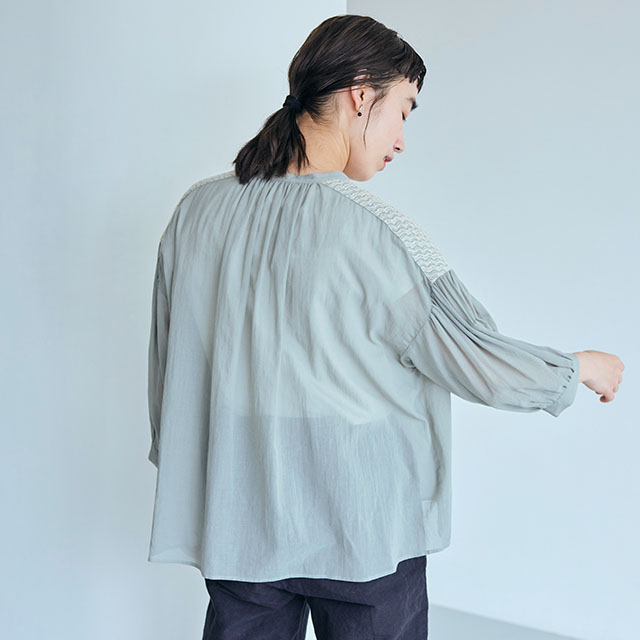 ラッセル編みの羽織りブラウス