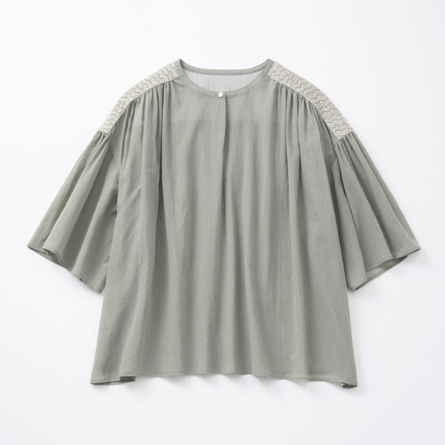 ラッセル編みのプルオーバー