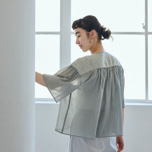 ラッセル編みのプルオーバー