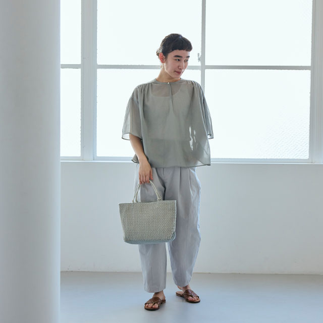 ラッセル編みのプルオーバー