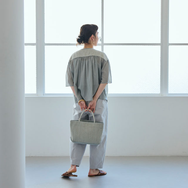 ラッセル編みのプルオーバー