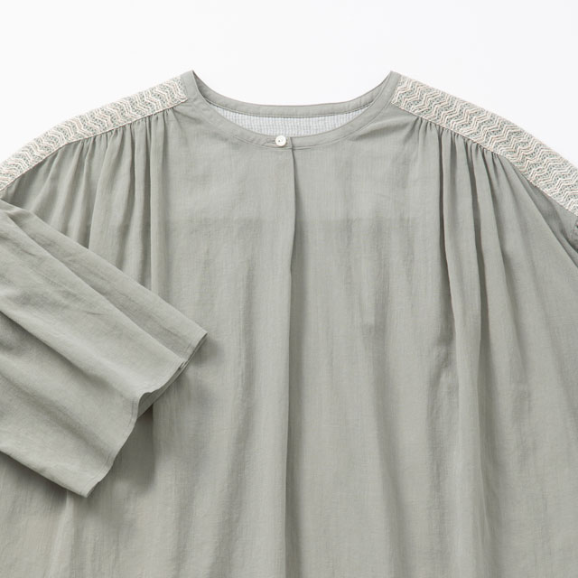 ラッセル編みのプルオーバー