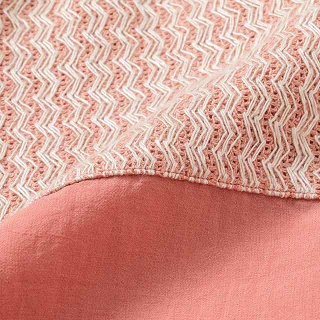 ラッセル編みのプルオーバー