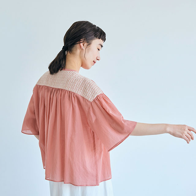 ラッセル編みのプルオーバー