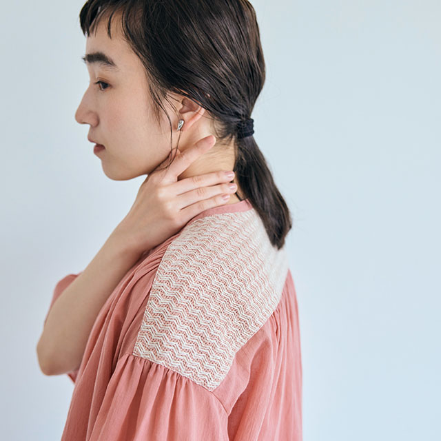 ラッセル編みのプルオーバー