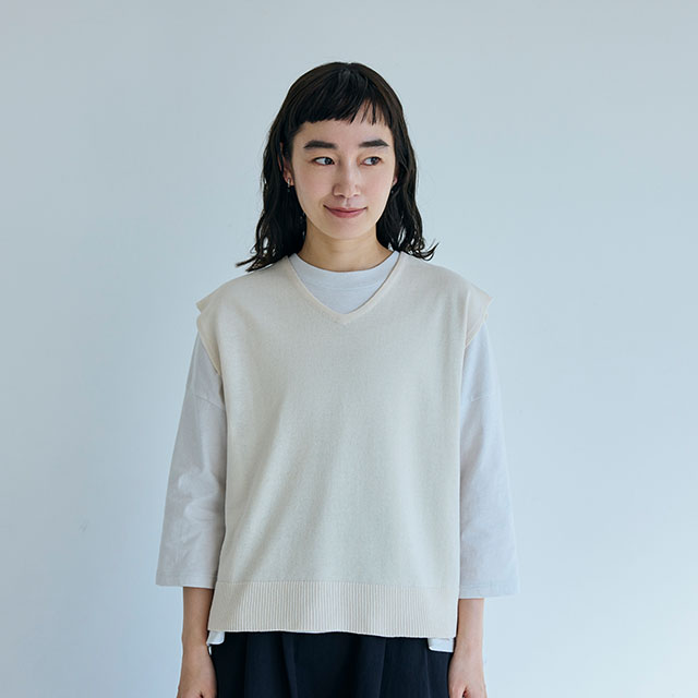 綿麻のニットベスト
