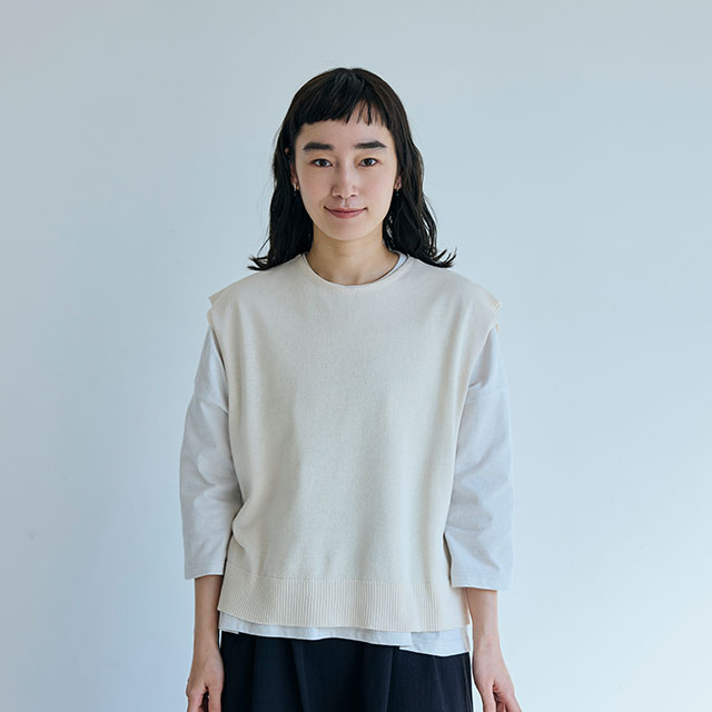 綿麻のニットベスト