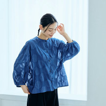 塩縮水玉のブラウス