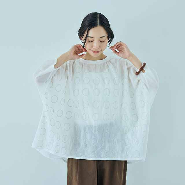 刺繍のワイドプルオーバー　丸紋