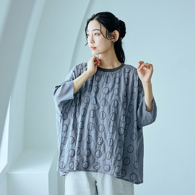 刺繍のワイドプルオーバー　丸紋