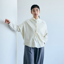 重ね着するタートルベスト