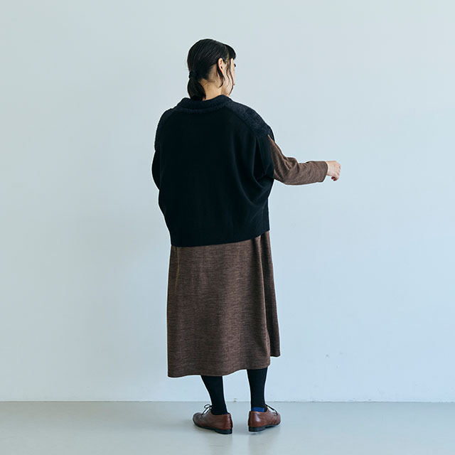 重ね着するタートルベスト