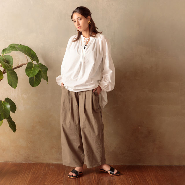 ゆったり2タックテーパードパンツ ホワイト FREE