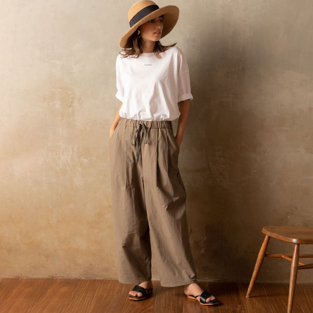 ゆったり2タックテーパードパンツ ホワイト FREE