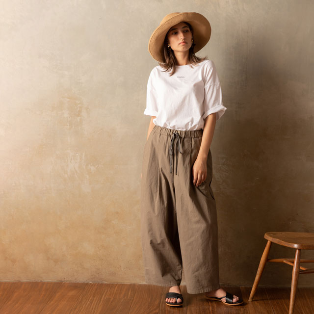 ゆったり2タックテーパードパンツ ホワイト FREE