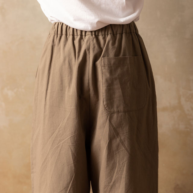 ゆったり2タックテーパードパンツ ホワイト FREE