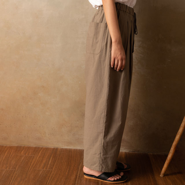 ゆったり2タックテーパードパンツ ホワイト FREE