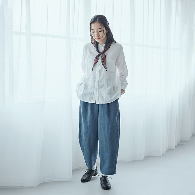 【WEB限定】麻の高密度織 タックパンツ 青緑
