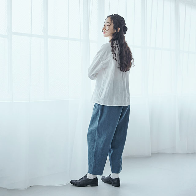 【WEB限定】麻の高密度織 タックパンツ 青緑