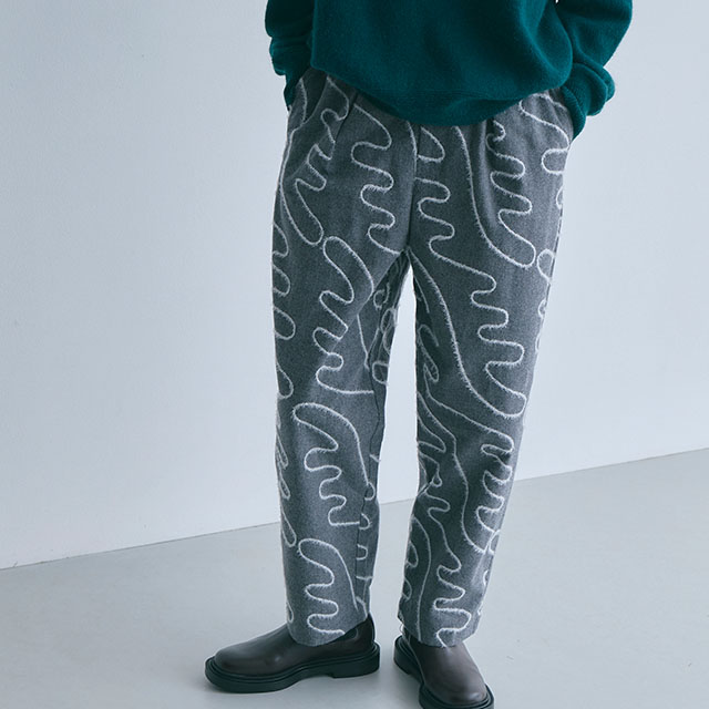 布ぬのパンツ　テーパード　羽モール刺繍