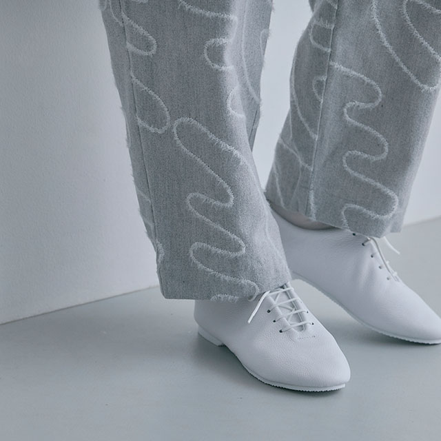 布ぬのパンツ　テーパード　羽モール刺繍