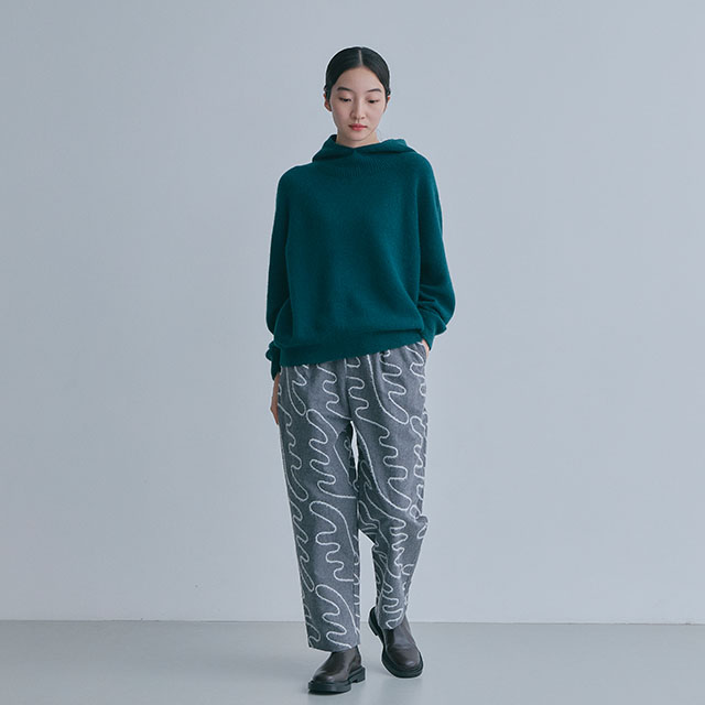 布ぬのパンツ　テーパード　羽モール刺繍