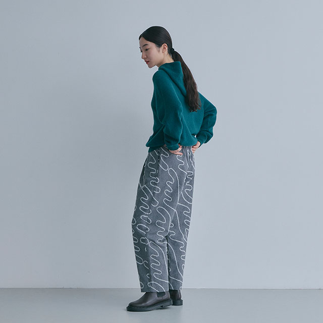 布ぬのパンツ　テーパード　羽モール刺繍