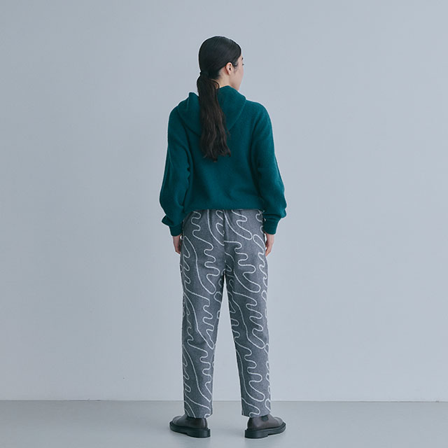 布ぬのパンツ　テーパード　羽モール刺繍