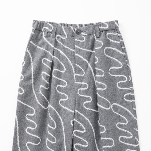 布ぬのパンツ　テーパード　羽モール刺繍