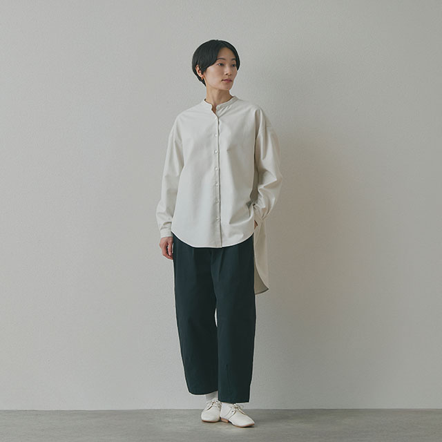 高密度コットンのコクーンパンツ