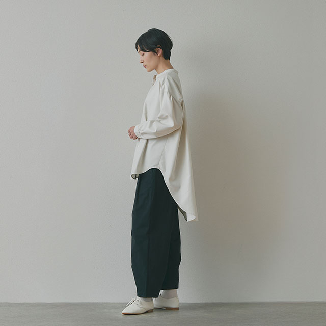 高密度コットンのコクーンパンツ