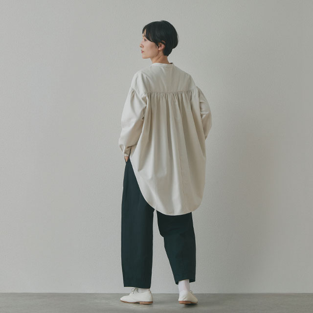 高密度コットンのコクーンパンツ