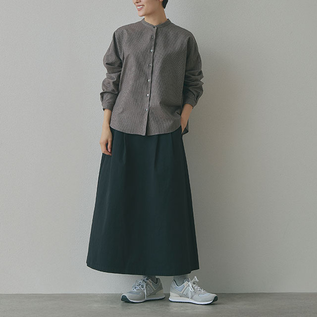 高密度コットンのAラインスカート
黒