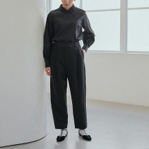 リネンコットンとサテンのテーパードパンツ