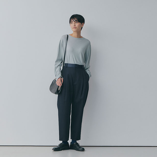 リネンコットンとサテンのテーパードパンツ