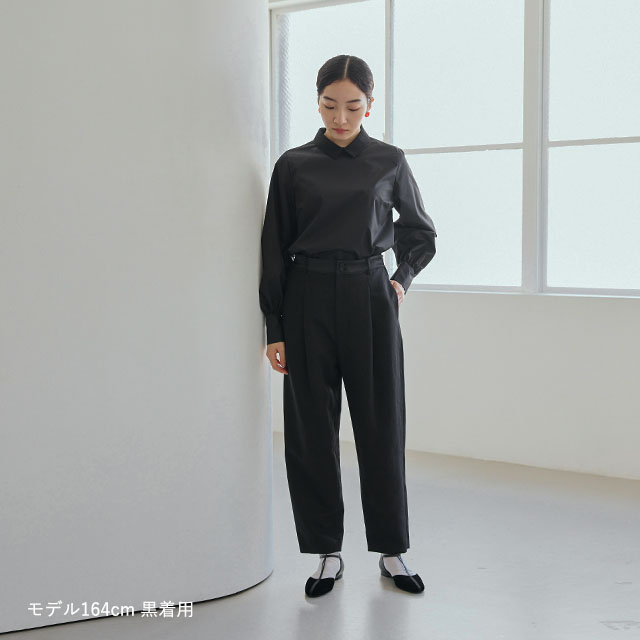 リネンコットンとサテンのテーパードパンツ